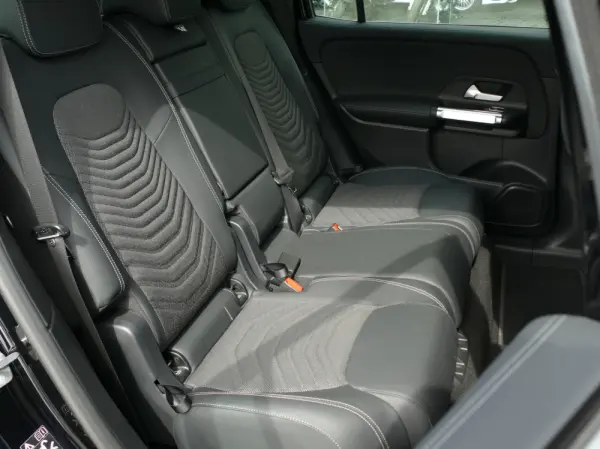 Mercedes-Benz EQB 300 4Matic Progressive 32