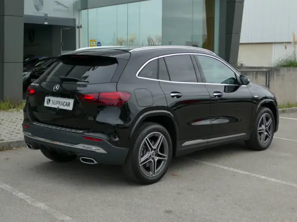 Mercedes-Benz GLA 250 e AMG Line 4