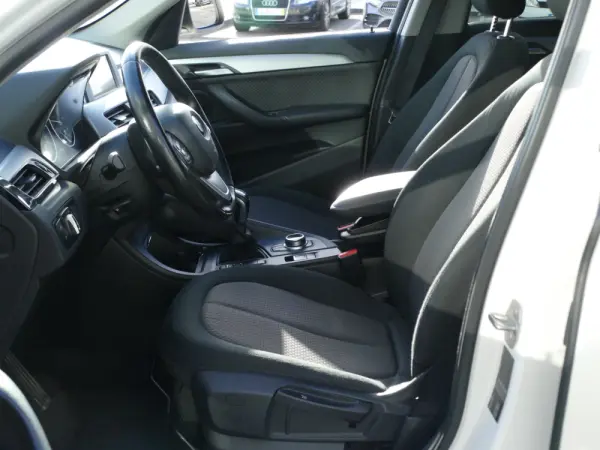 BMW X1 16 d sDrive Advantage 29