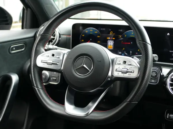 Mercedes-Benz A 180 d AMG Line Aut. 34