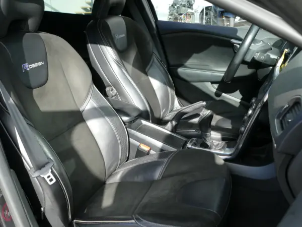 Volvo V40 1.6 D2 R-Design 27