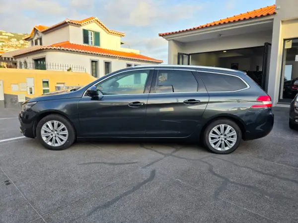 Peugeot 308 1.5 BlueHDi Style EAT8 8