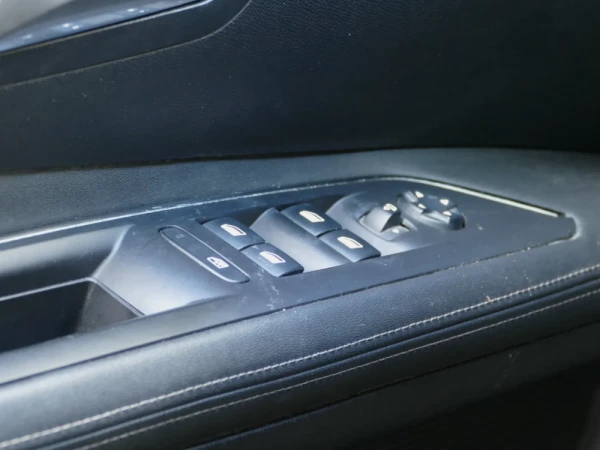 Peugeot 3008 1.6 Hybrid Allure e-EAT8 29