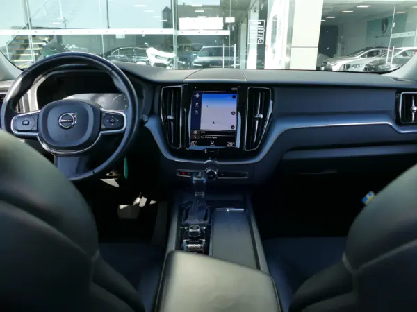 Volvo XC 60 2.0 D4 Momentum Geartronic 38
