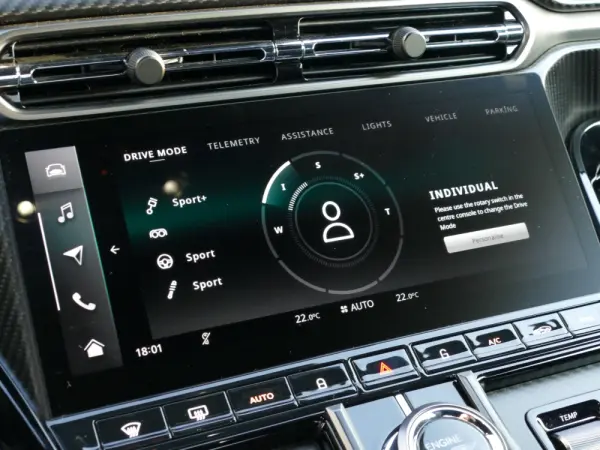 Aston Martin Vantage Coupe V8 33