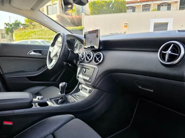 Mercedes-Benz A 180 d Urban 16