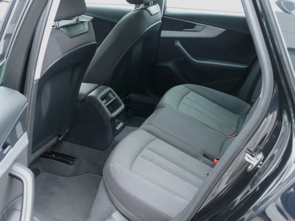 Audi A4 Avant 2.0 TDI Advance 28