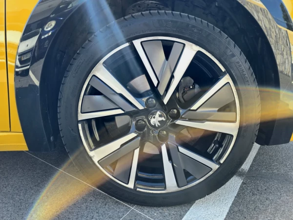 Peugeot 208 1.2 PureTech GT Line 24