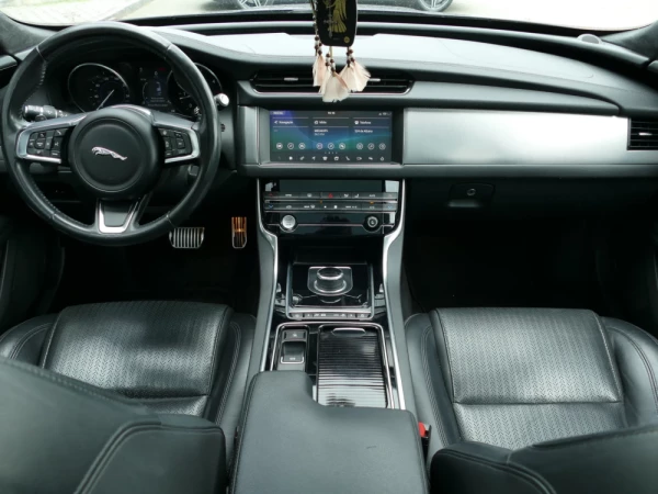 Jaguar XF Sportbrake 2.0 D Prestige Aut. 34
