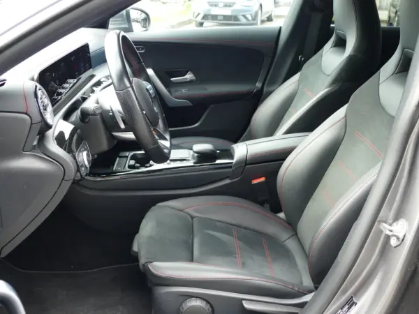 Mercedes-Benz CLA 250 e Shooting Brake AMG Line 24