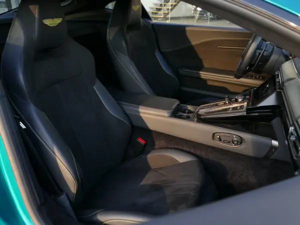 Aston Martin Vantage Coupe V8 47