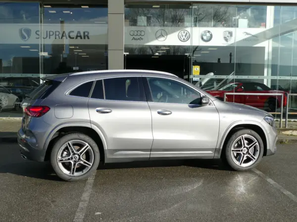 Mercedes-Benz GLA 250 e AMG Line 16