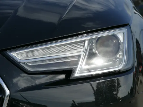 Audi A4 Avant 2.0 TDI Advance 10