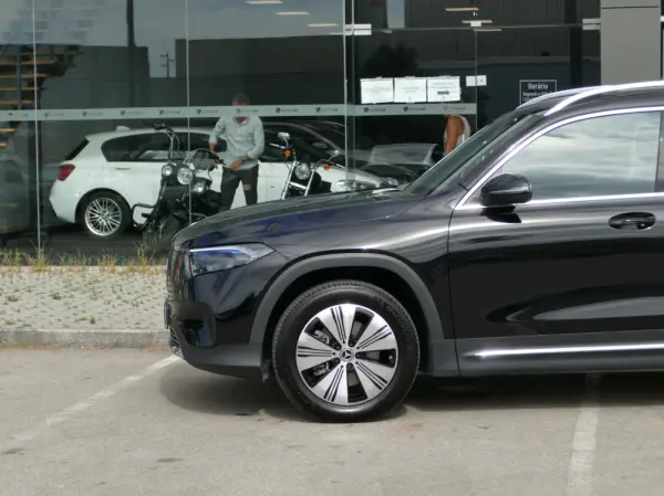 Mercedes-Benz EQB 300 4Matic Progressive 16