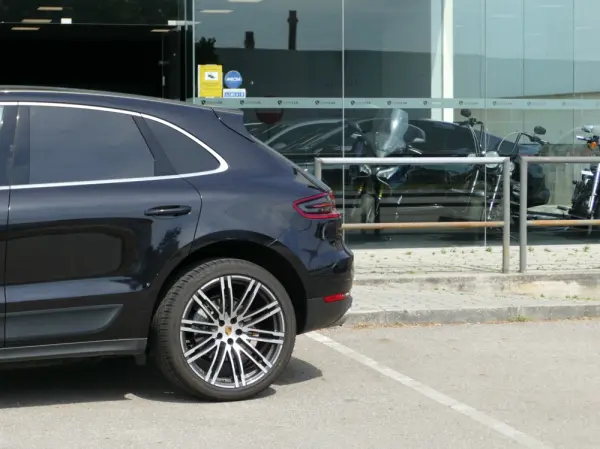 Porsche Macan S 16