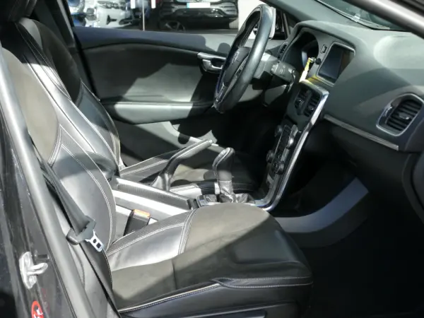 Volvo V40 1.6 D2 R-Design 26