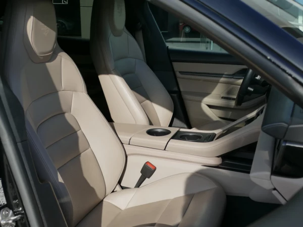Porsche Taycan Sport Turismo 4S 33