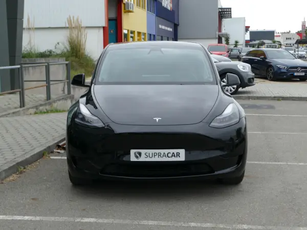 Tesla Model Y Standard 2