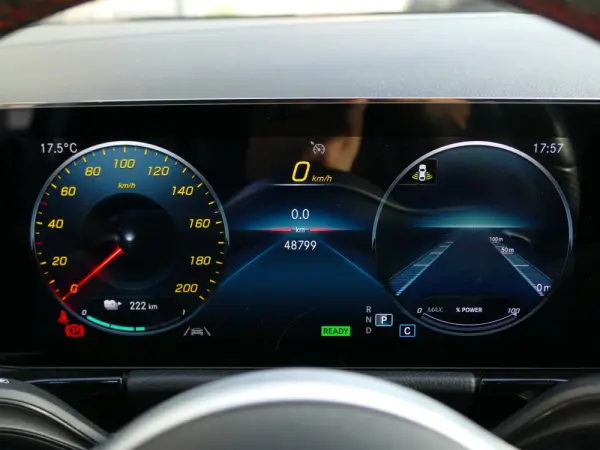 Mercedes-Benz EQA 250 AMG Line 19