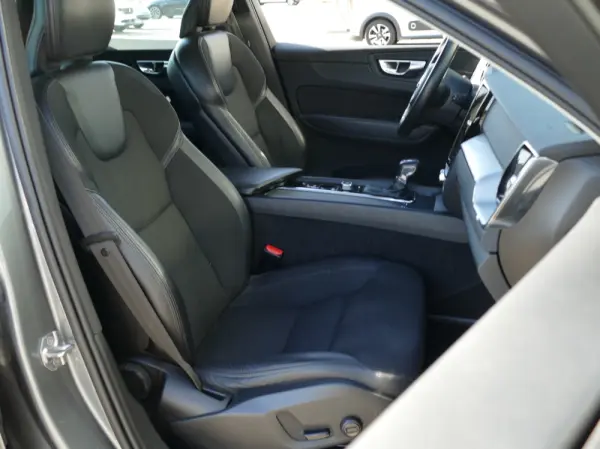 Volvo XC 60 2.0 D4 Momentum Geartronic 29