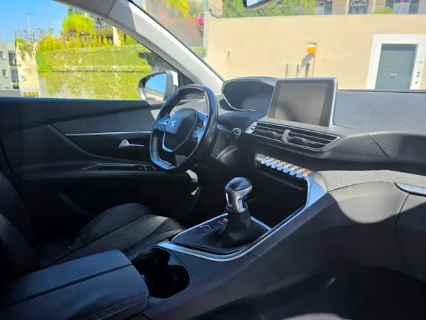 Peugeot 3008 1.2 PureTech Allure 19