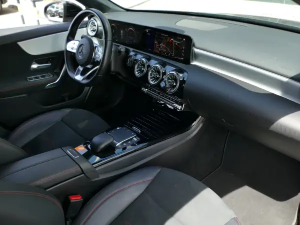 Mercedes-Benz A 180 d AMG Line Aut. 28