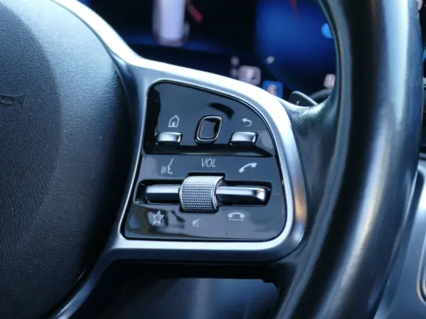 Mercedes-Benz EQB 300 4Matic 38