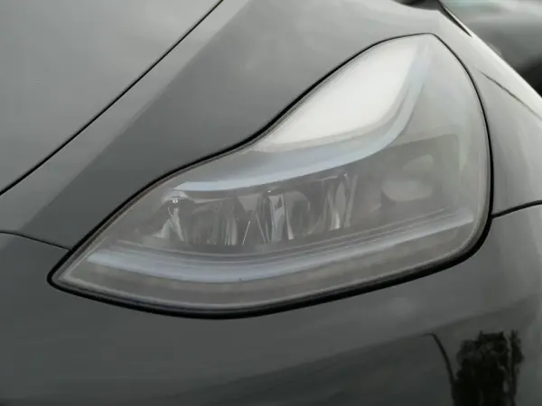 Tesla Model Y Standard 8