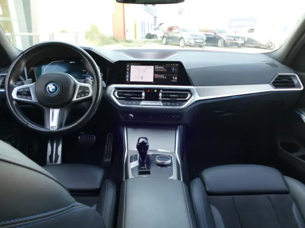BMW 330 e Pack Desportivo M Auto 36