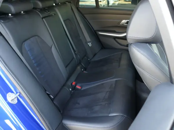 BMW 330 e Pack Desportivo M Auto 32