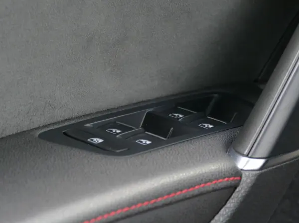 Volkswagen Golf 2.0 TSI GTi TCR DSG 36