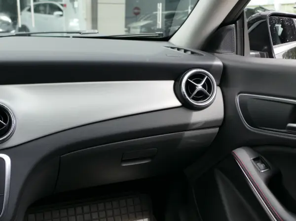 Mercedes-Benz CLA 200 d AMG Line Aut. 32