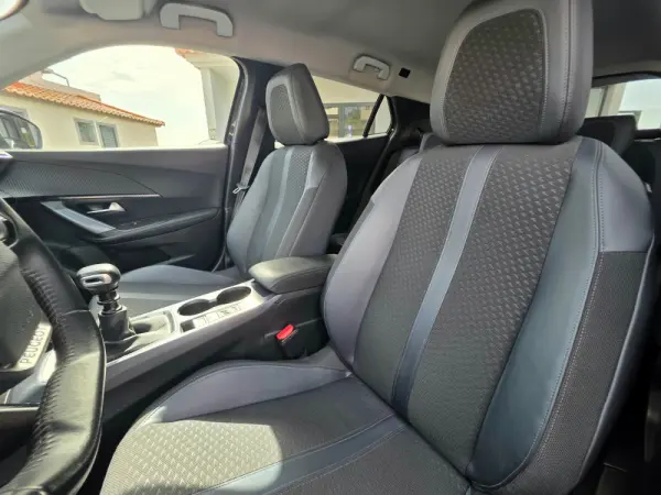Peugeot 2008 1.2 PureTech GT Line 27