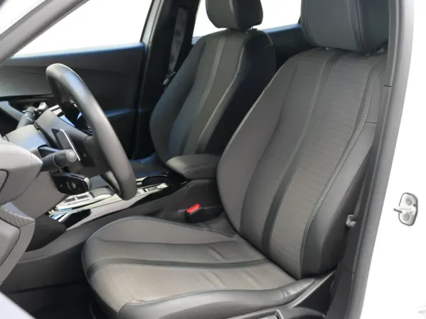 Peugeot 2008 1.2 PureTech Allure EAT8 23