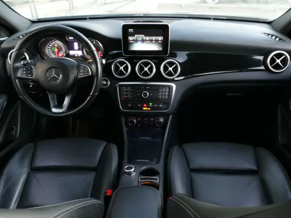 Mercedes-Benz GLA 220 d Urban 37
