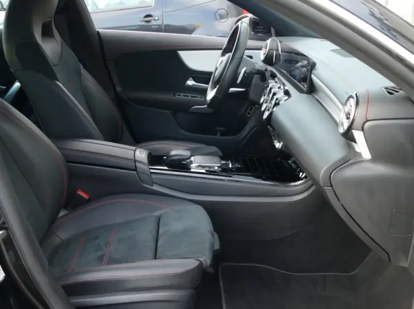 Mercedes-Benz CLA 250 e Shooting Brake AMG Line 26