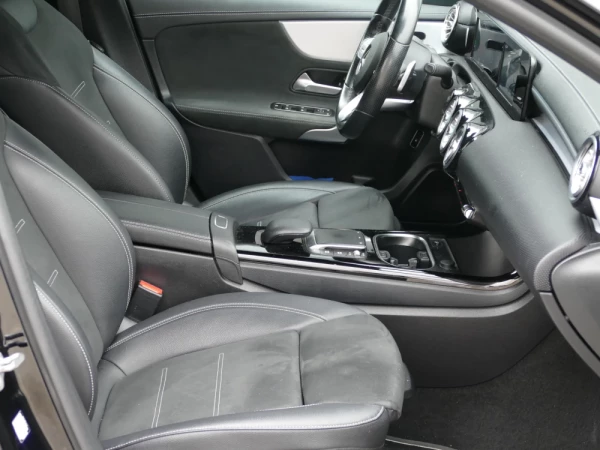 Mercedes-Benz A 250 Limousine e AMG Line 25