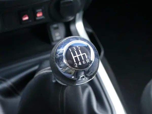 Nissan Navara 2.3 dCi CD 4WD N-Connecta Navi+Barras 23