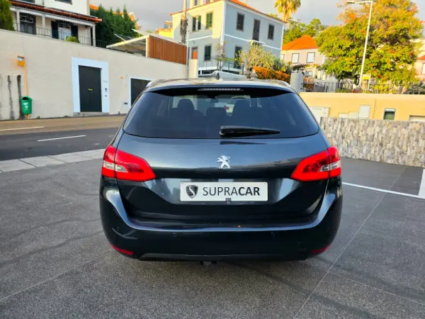 Peugeot 308 1.5 BlueHDi Style EAT8 6