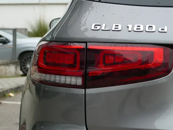 Mercedes-Benz GLB 180 d AMG Line 9