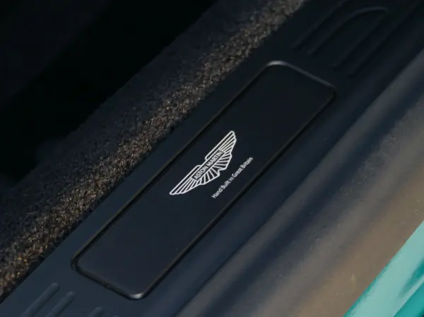 Aston Martin Vantage Coupe V8 49