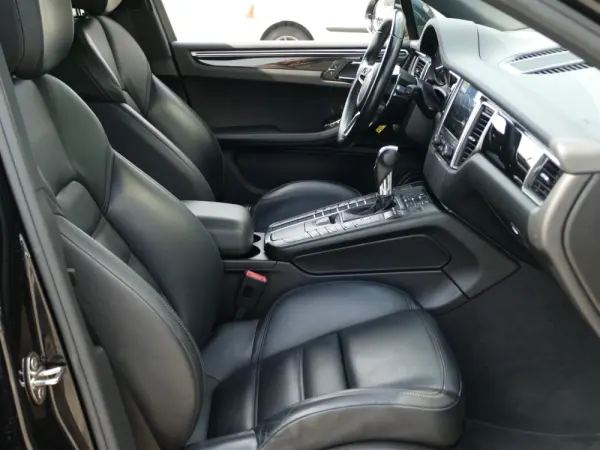 Porsche Macan S 33