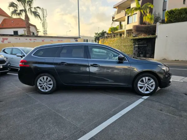 Peugeot 308 1.5 BlueHDi Style EAT8 4