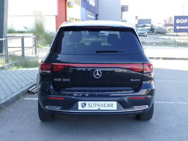 Mercedes-Benz EQB 300 4Matic 5