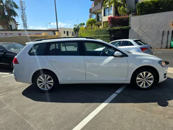 Volkswagen Golf 1.6 TDi Confortline 4