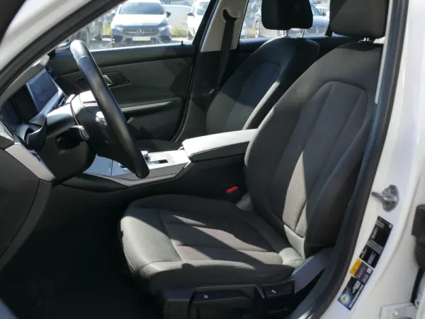 BMW 330 e iPerformance Advantage 24