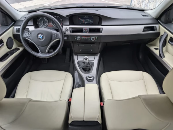 BMW 320 d Touring Exclusive 24