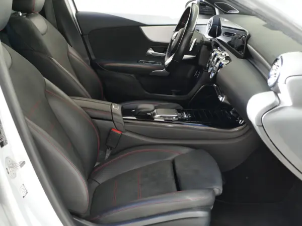 Mercedes-Benz A 200 Limousine AMG Line Aut. 30