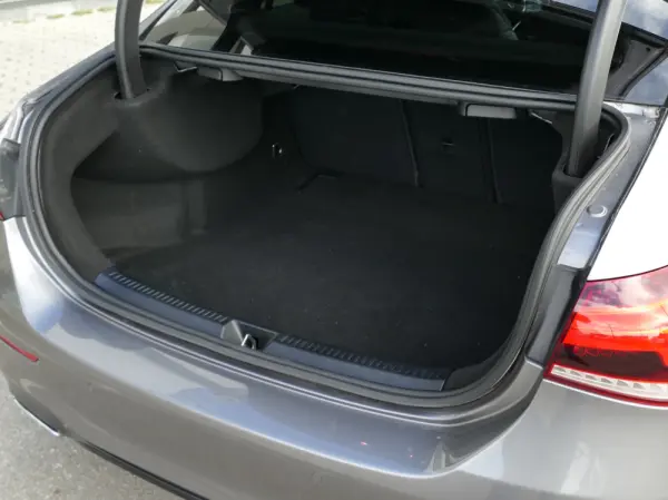 Mercedes-Benz A 180 Limousine d AMG Line Aut. 13