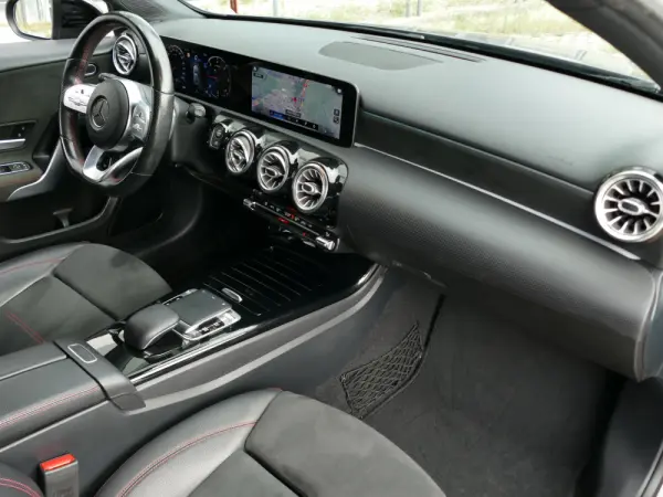 Mercedes-Benz A 180 Limousine d AMG Line Aut. 28